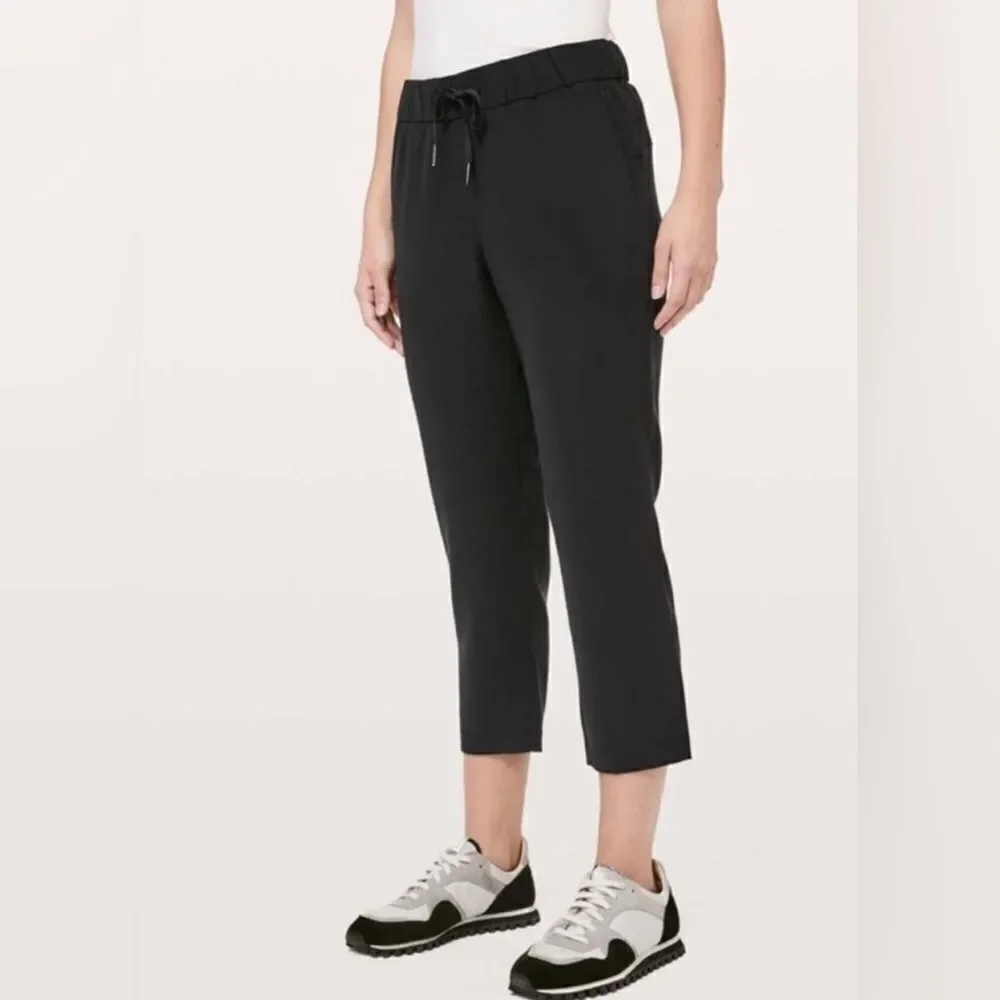 Lululemon On The Fly Crop Woven 23